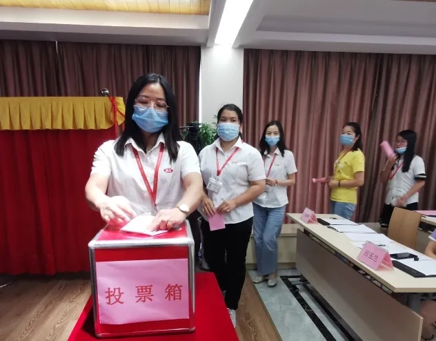 ϲѶ�����㶫���Ѹ�Ů���ϻ���ʽ�������� (3)